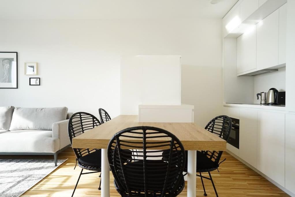 With Terrace Near Metro Station And Appartement