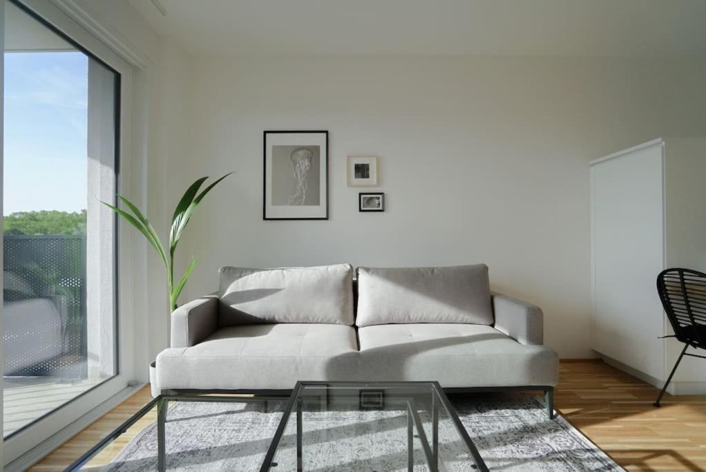 Appartement With Terrace Near Metro Station And
