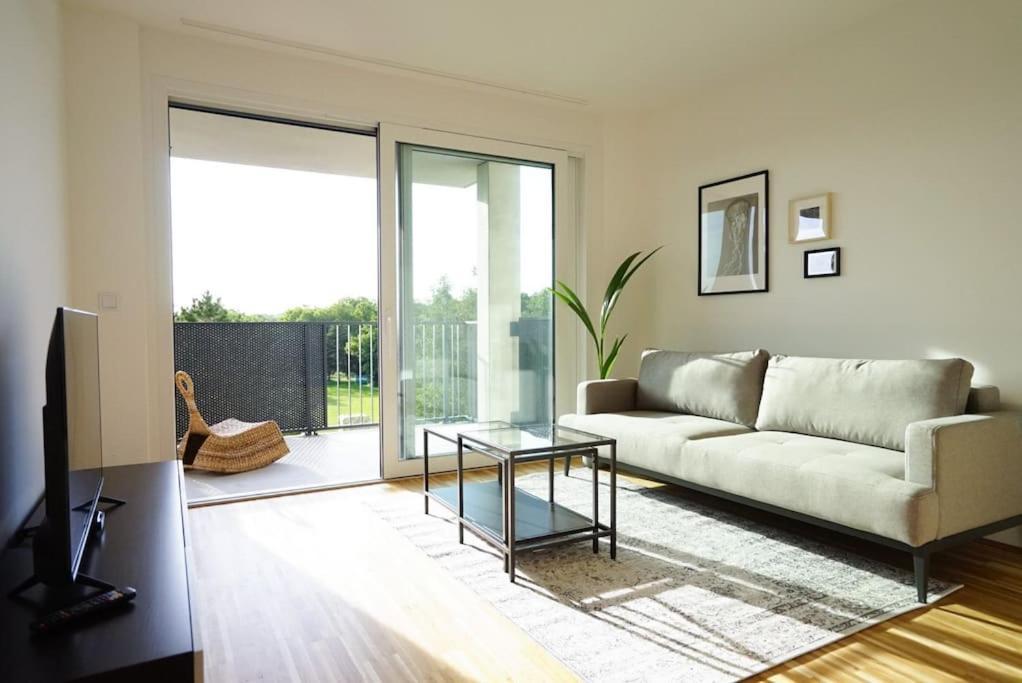 With Terrace Near Metro Station And Appartement